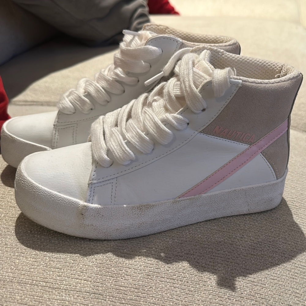 Nautica Girls White and Pink Sneakers Sleek Design